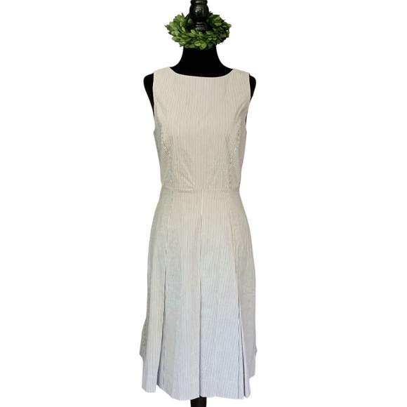 J Crew 365 NWOT Blue White Seersucker Pleated Skirt Sleeveless Dress SZ 4 - Picture 3 of 13